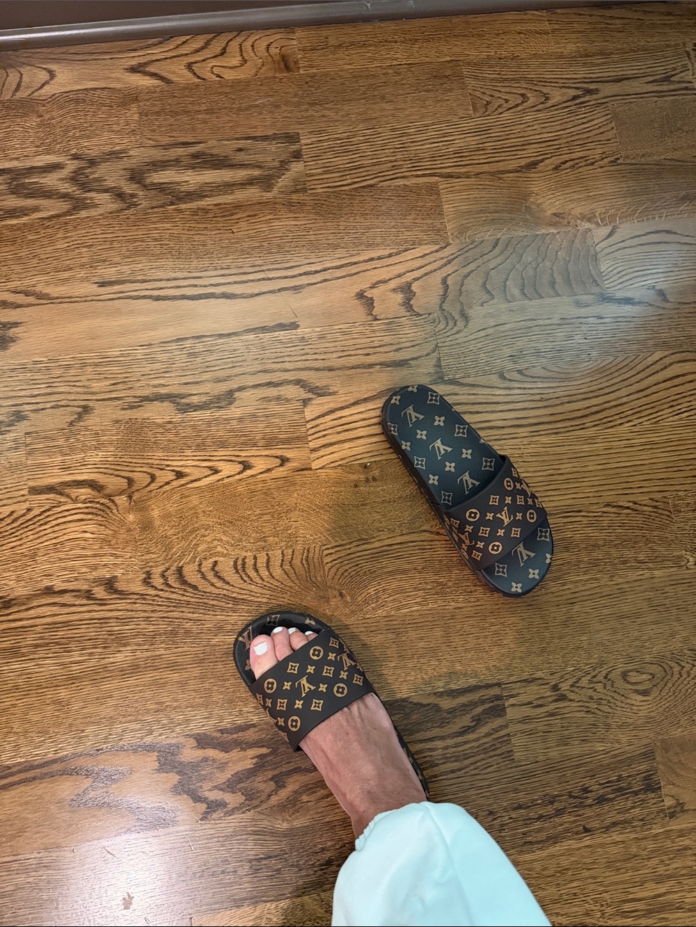 Designer-Inspired Brown Monogram Slide Sandals 8.5 - Picture 2 of 8